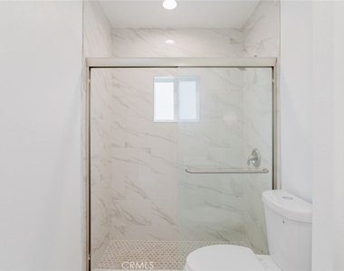 18308 Gresham Street - Photo Thumbnail 26