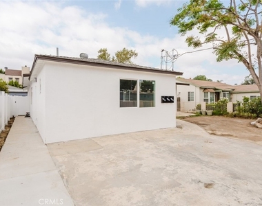 18308 Gresham Street - Photo Thumbnail 3