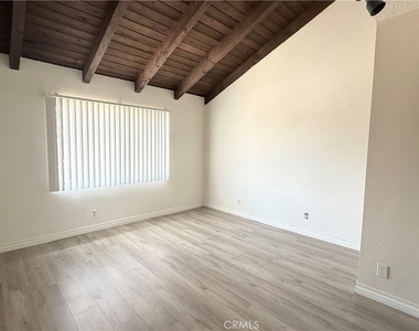 8341 De Soto - Photo Thumbnail 4