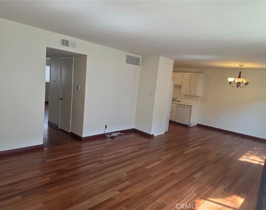 18601 Collins Street - Photo Thumbnail 4