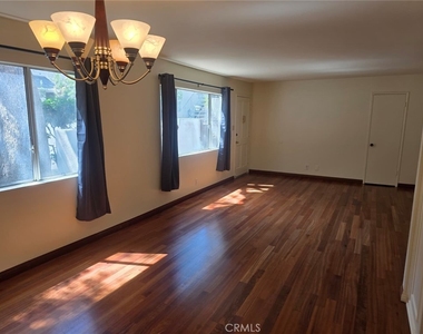 18601 Collins Street - Photo Thumbnail 9