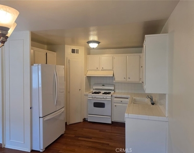 18601 Collins Street - Photo Thumbnail 11