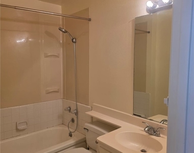 18601 Collins Street - Photo Thumbnail 13