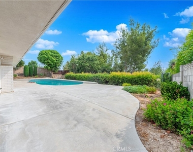 24221 Hatteras Street - Photo Thumbnail 40