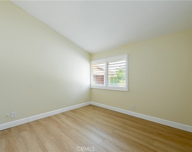 24221 Hatteras Street - Photo Thumbnail 34
