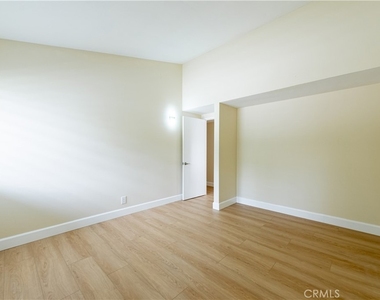 24221 Hatteras Street - Photo Thumbnail 33
