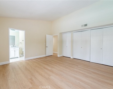 24221 Hatteras Street - Photo Thumbnail 25
