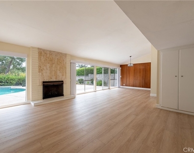 24221 Hatteras Street - Photo Thumbnail 7
