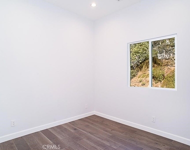 3841 Ridgemoor Drive - Photo Thumbnail 9