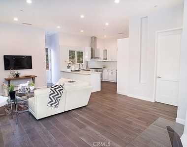3841 Ridgemoor Drive - Photo Thumbnail 4