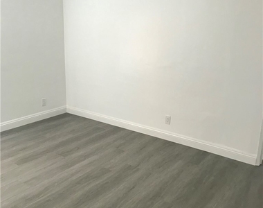 6511 W 87th Place - Photo Thumbnail 11