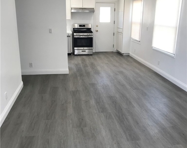 6511 W 87th Place - Photo Thumbnail 2