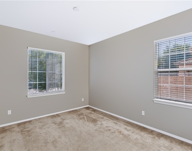 29669 Eastbank - Photo Thumbnail 15
