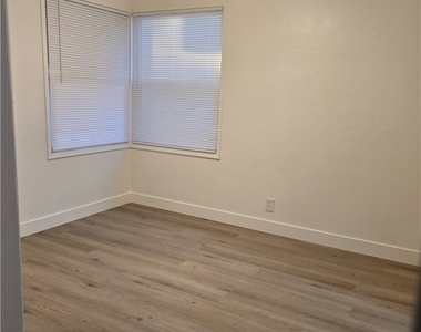5724 California - Photo Thumbnail 7
