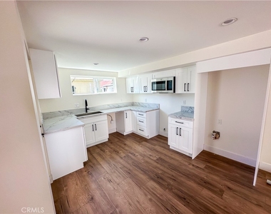 2931 1/2 S Redondo Boulevard - Photo Thumbnail 3