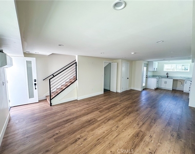 2931 1/2 S Redondo Boulevard - Photo Thumbnail 2