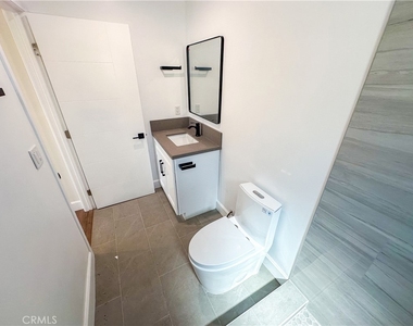 2927 S Redondo Boulevard - Photo Thumbnail 1