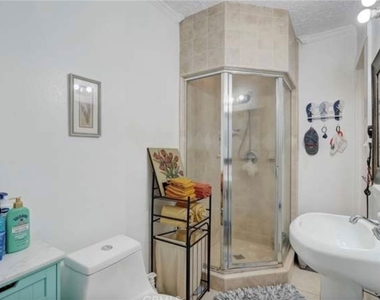 817 1/2 E Palmyra Avenue - Photo Thumbnail 2