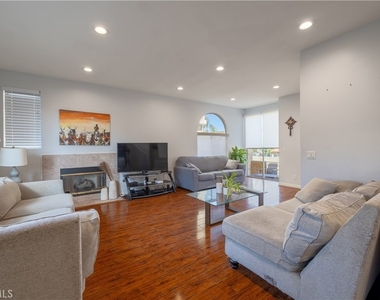 14526 Yukon Avenue - Photo Thumbnail 3