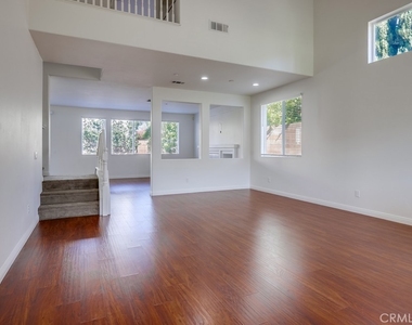 321 Riley Court - Photo Thumbnail 3