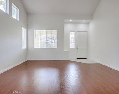 321 Riley Court - Photo Thumbnail 7