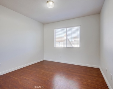 321 Riley Court - Photo Thumbnail 32