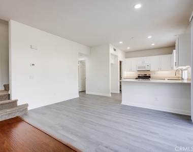 321 Riley Court - Photo Thumbnail 36