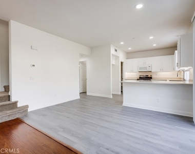 321 Riley Court - Photo Thumbnail 25