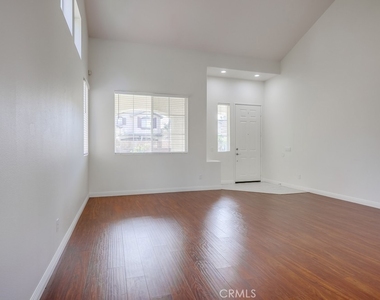 321 Riley Court - Photo Thumbnail 8