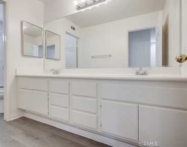 321 Riley Court - Photo Thumbnail 29