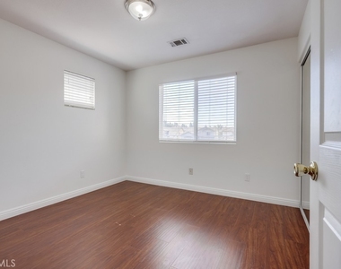 321 Riley Court - Photo Thumbnail 43