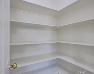 321 Riley Court - Photo Thumbnail 15