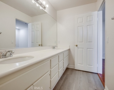 321 Riley Court - Photo Thumbnail 31