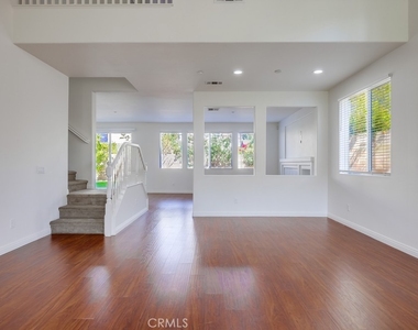 321 Riley Court - Photo Thumbnail 4