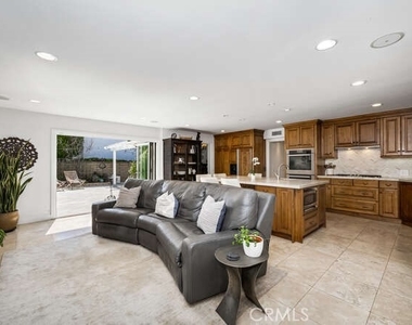 16332 Spartan Circle - Photo Thumbnail 5