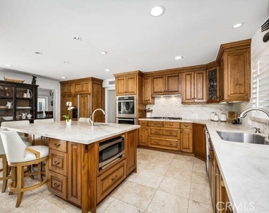 16332 Spartan Circle - Photo Thumbnail 4
