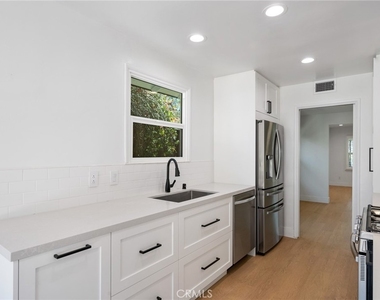 3409 Palos Verdes Drive N - Photo Thumbnail 10