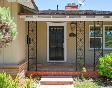 3409 Palos Verdes Drive N - Photo Thumbnail 8