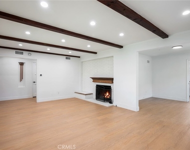 3409 Palos Verdes Drive N - Photo Thumbnail 2