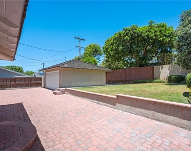 3409 Palos Verdes Drive N - Photo Thumbnail 23