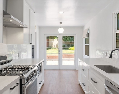 3409 Palos Verdes Drive N - Photo Thumbnail 11