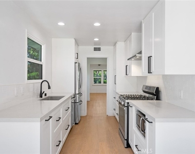 3409 Palos Verdes Drive N - Photo Thumbnail 12