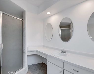 1015 E Walnut Avenue - Photo Thumbnail 29
