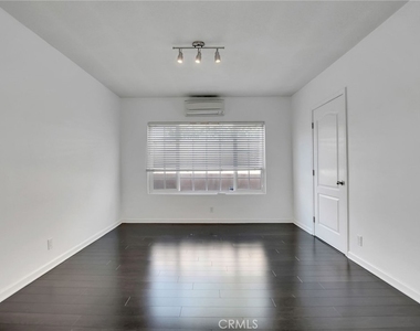 1015 E Walnut Avenue - Photo Thumbnail 13