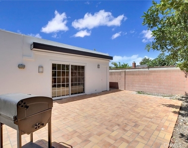 1015 E Walnut Avenue - Photo Thumbnail 32