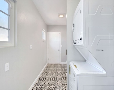 1015 E Walnut Avenue - Photo Thumbnail 18