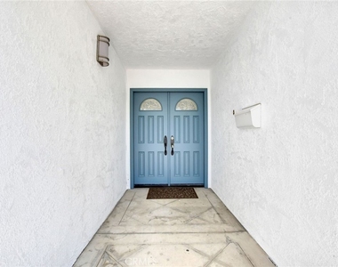 1015 E Walnut Avenue - Photo Thumbnail 4
