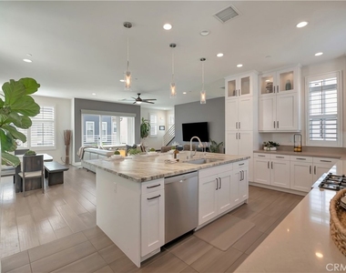 2105 Two Harbors Circle - Photo Thumbnail 10