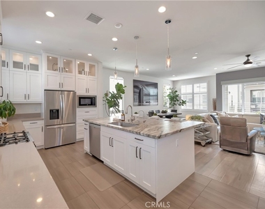 2105 Two Harbors Circle - Photo Thumbnail 9