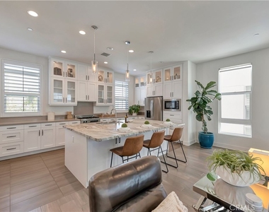 2105 Two Harbors Circle - Photo Thumbnail 8